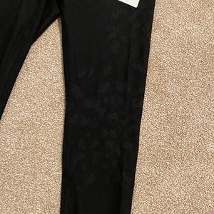 Lululemon Mapped out tight